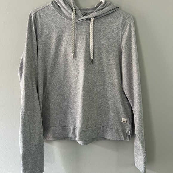 Vuori Sweaters - Vuori Womens DreamKnit Halo Essential Hoodie Size S gray heather